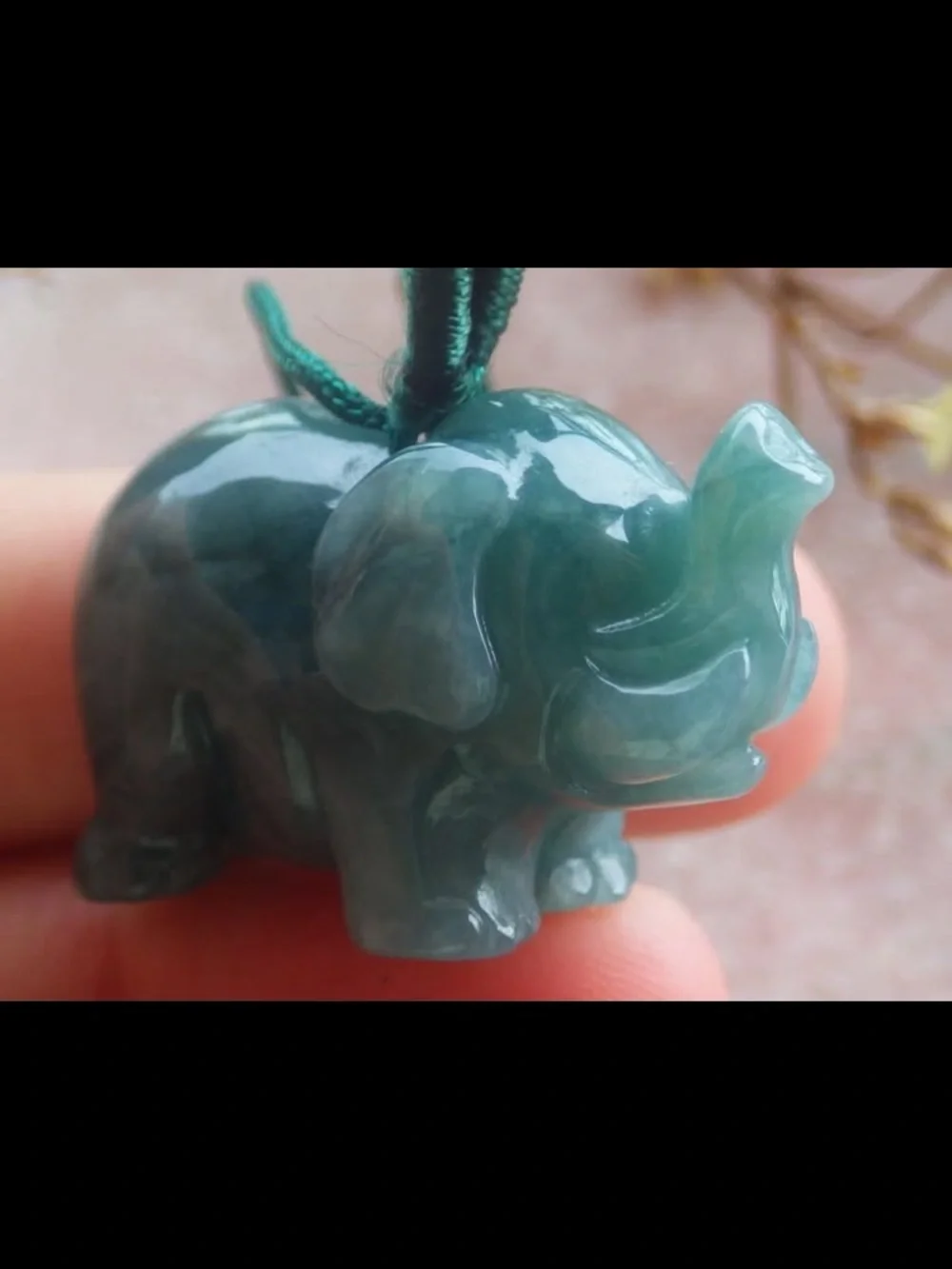 Certificate jadeite jade luck green elephant pendant chunk up